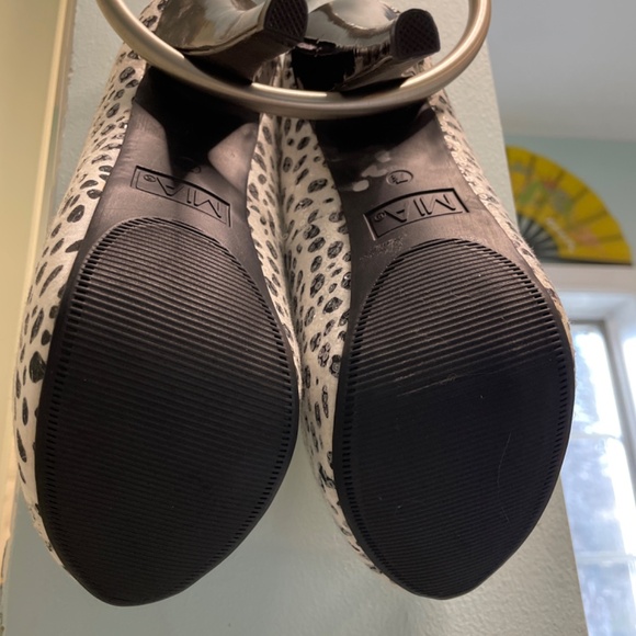 MIA Dalmatian Print Pumps - Picture 3 of 4